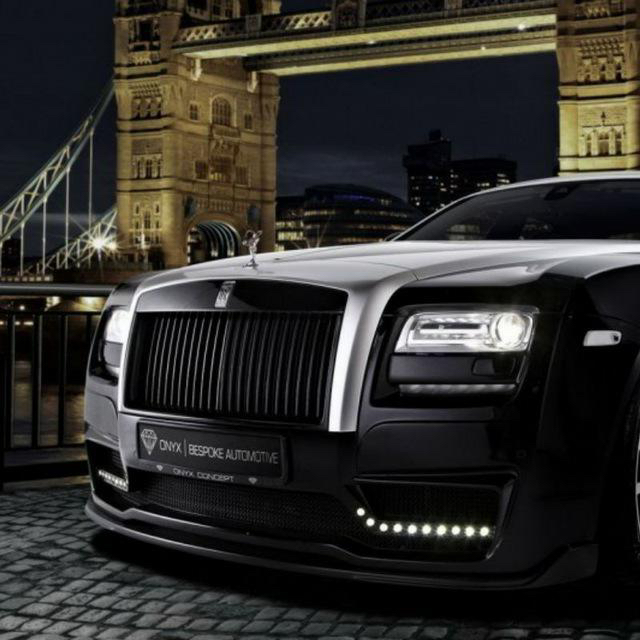 Rolls Royce Phantom on Bridge - Official Phantom Bridge IS Logo